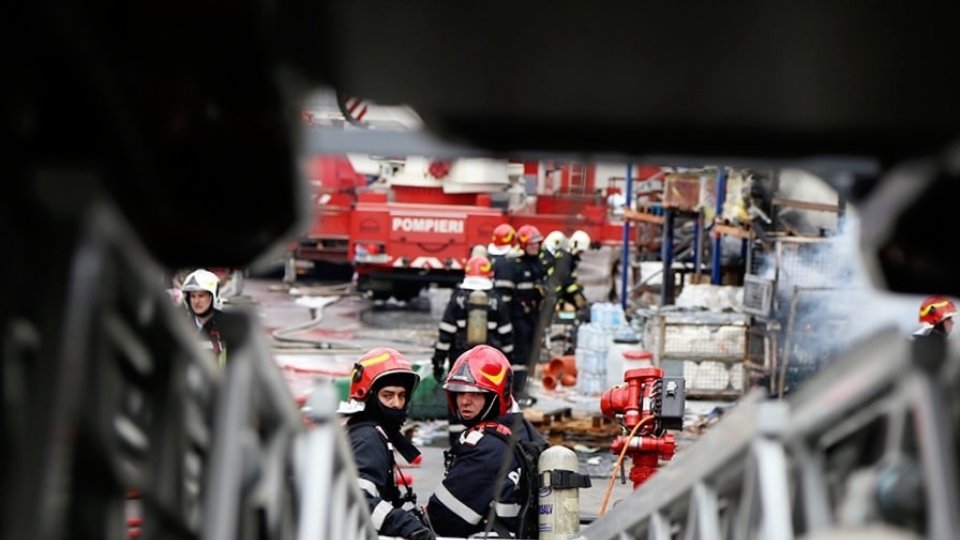 NĂVODARI: Explozie urmată de mari degajări mari de fum la Rafinăria Petromidia