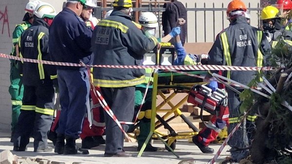 Bărbat salvat la 5 zile după prăbuşirea unei clădiri în Africa de Sud | VIDEO