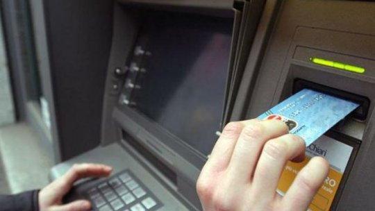O persoană care și-a uitat banii la un ATM din Tulcea, așteptată la Poliție pentru a-i recupera
