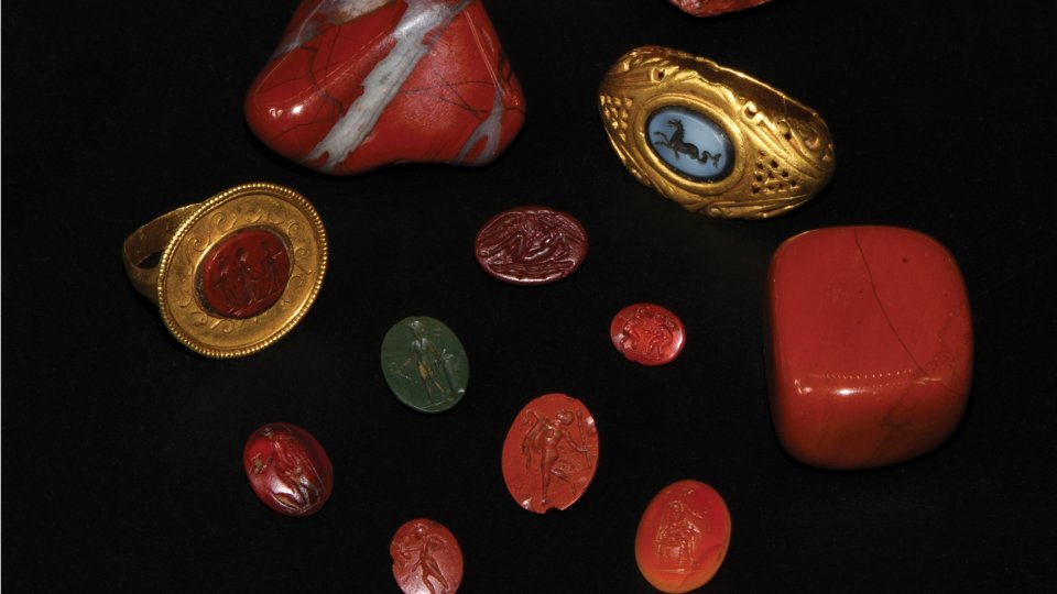 Bijuterii din antichitatea greco-romană, etalate la Palatul Suțu