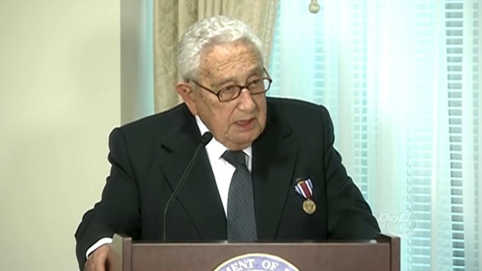 A murit veteranul diplomat american Henry Kissinger