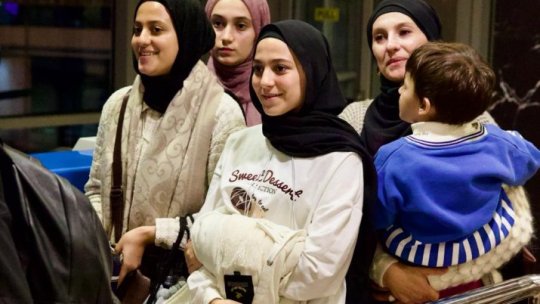 Primii români evacuaţi din Fâşia Gaza, așteptați la Bucureşti