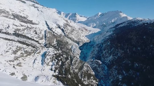 Risc însemnat de avalanşe în masivele montane