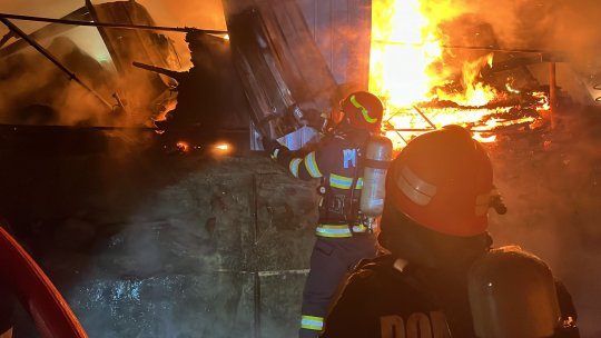 TULCEA: 16 apartamente de bloc, afectate în urma unui incendiu puternic