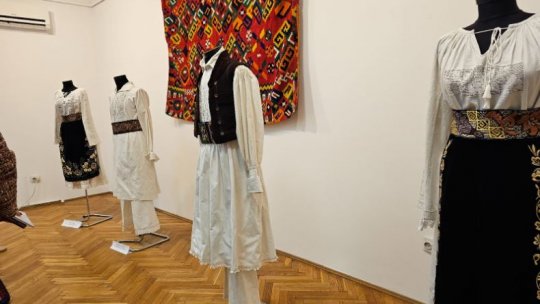 Vernisajul expoziției „Diversitate și unitate în costumul popular românesc”, la Caransebeș