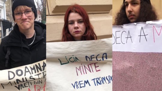 Elevii din Constanța protestează în fața Ministerului Educației