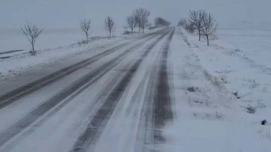 Circulație în condiţii de iarnă pe autostrăzile şi drumurile naţionale din sudul şi centrul ţării