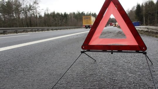 BIHOR: 9 răniți în urma unei coliziuni între două microbuze şi un autoturism