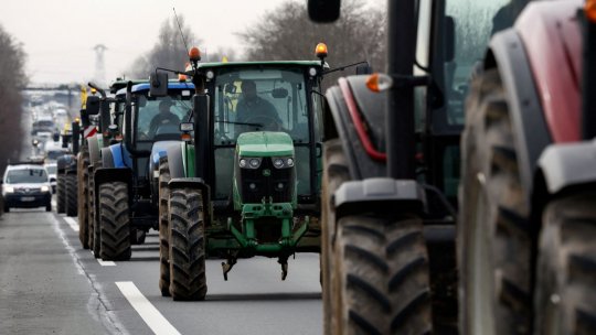 FRANȚA: Fermierii amenință cu blocarea drumurilor care duc spre Paris