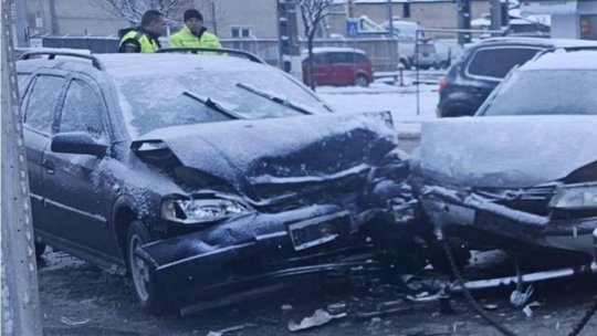 REȘIȚA: 3 răniți după un accident produs într-o intersecție din Bocșa