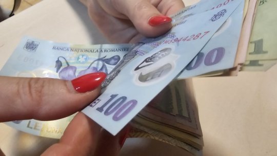 INS: Salariul mediu net a scăzut, în luna august