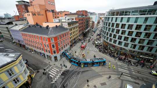 NORVEGIA: Un tramvai a deraiat și a intrat într-un magazin din Oslo | FOTO