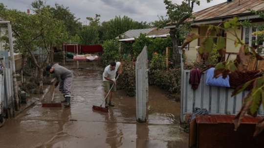 BUZĂU: Inundații în urma ploilor de luni dimineață