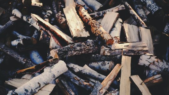 Familiile afectate de inundațiile din Galaţi şi Vaslui vor primi lemn de foc