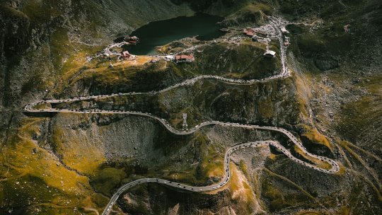 Circulația pe Transfăgărășan, închisă începând de marți dimineață