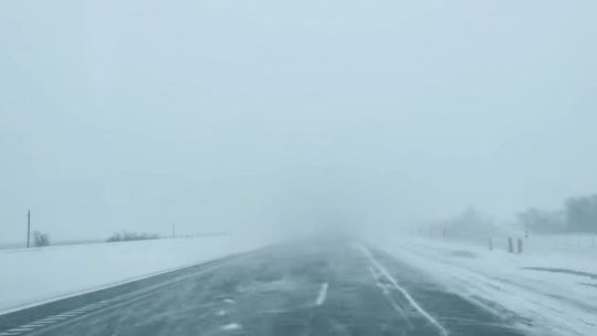 VÂLCEA: Turişti înzăpeziţi în Masivul Cozia, salvați din nămeţi de jandarmi