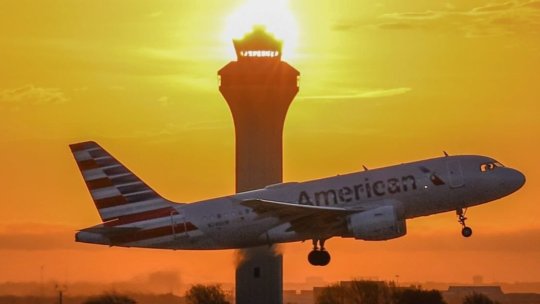 American Airlines își reia zborurile după o "problemă tehnică"