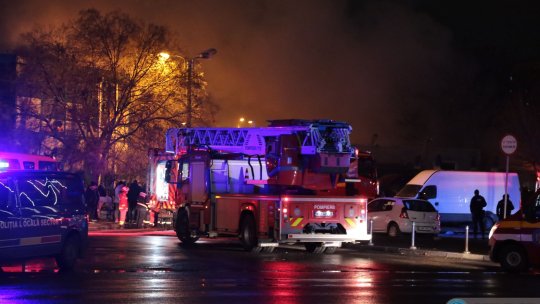 BUCUREȘTI: Zeci de mașini, avariate de copaci doborâți de vânt