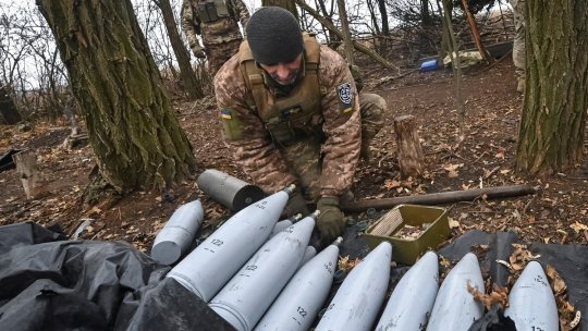 Canada va trimite în Ucraina peste 300 de modele de arme pe care le-a interzis pe teritoriul său