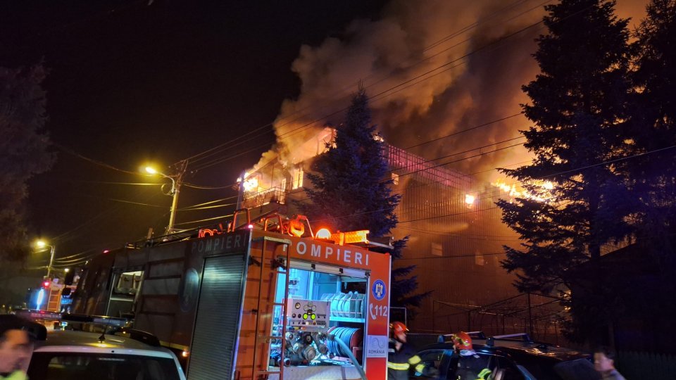 BUCUREȘTI: 4 răniți după o explozie urmată de incendiu într-o casă din Sectorul 5