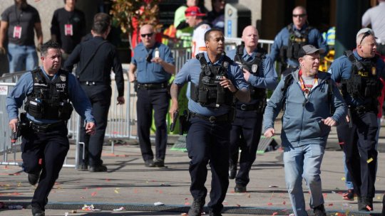 SUA: Victime după un atac armat la parada Kansas City Chiefs | VIDEO