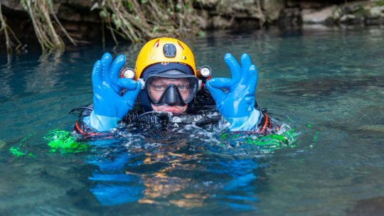 Nou record național de scufundare în peșteră inundată