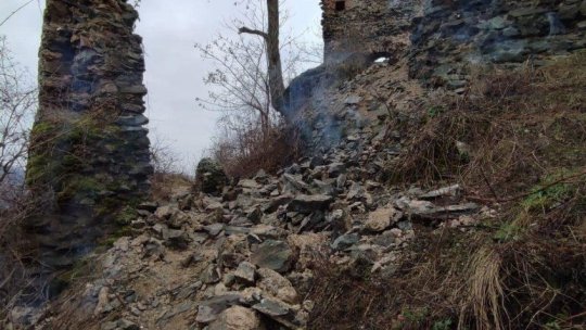 ARAD: Un zid al Cetăţii Şoimoş s-a prăbuşit