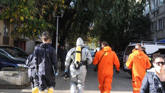 TIMIȘOARA: Un echipaj al CBRN, mobilizat în curtea Laboratorului de Igienă a Radiaţiilor