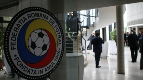 Fotbaliștii Antwi și Olaru, sancţionați alături de antrenorul Munteanu
