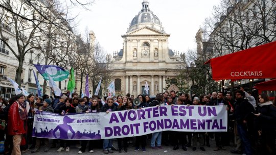 Franţa, prima ţară care va înscrie dreptul la avort în Constituţie