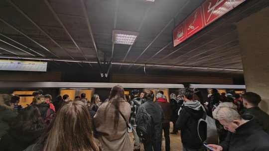 BUCUREȘTI: Încă un tren de metrou, defectat la oră de vârf