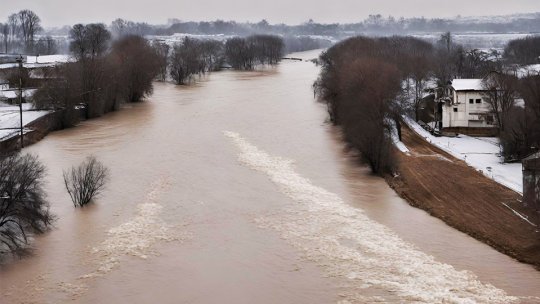 Pericol de viituri pe râuri din 12 bazine hidrografice