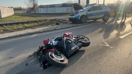 TIMIȘOARA: Motociclist rănit, după ce s-a izbit frontal de o mașină de poliție