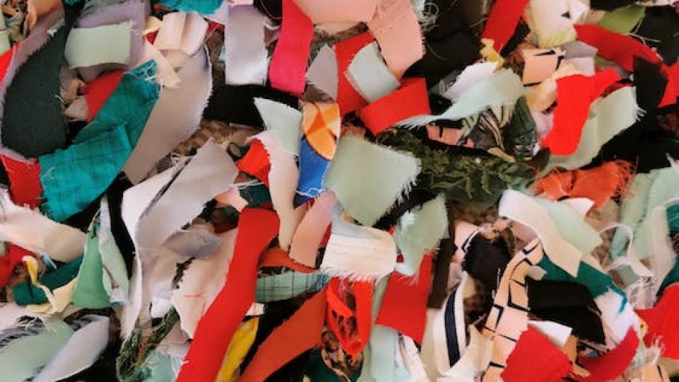 CRAIOVA: Campania de colectare a deșeurilor textile continuă