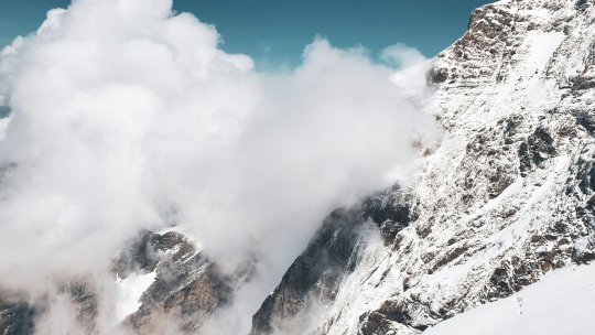SIBIU: Riscul de avalanșă a crescut la gradul 4, în Munții Făgăraș și Bucegi