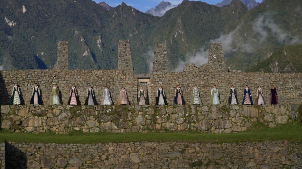 Videoclip al Corului Madrigal, filmat la vestigiile citadelei sacre Machu Picchu