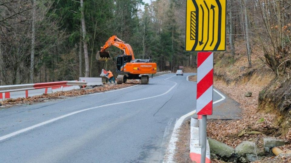 BRAȘOV: Au început lucrările de consolidare a drumului spre Poiană