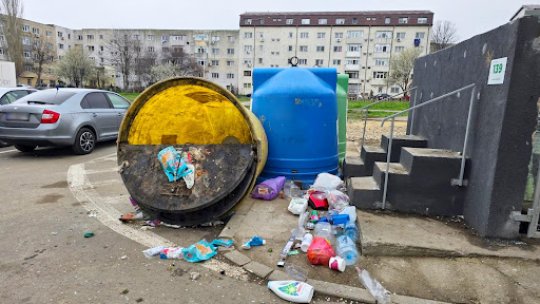 CONSTANȚA: Recipientele de colectare a deșeurilor reciclabile, vandalizate