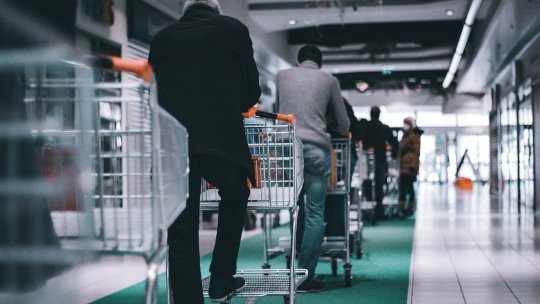 Premierul Ciolacu: Propunerea privind închiderea supermarketurilor în weekend, luată în calcul