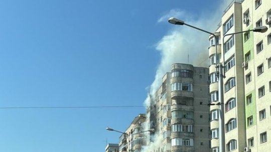 BUCUREȘTI: Incendiu într-un bloc de pe Șoseaua Pantelimon