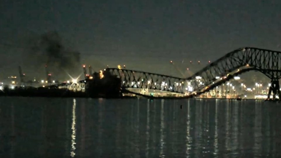 SUA: Pod din Baltimore, prăbușit după ce a fost lovit de o navă | VIDEO