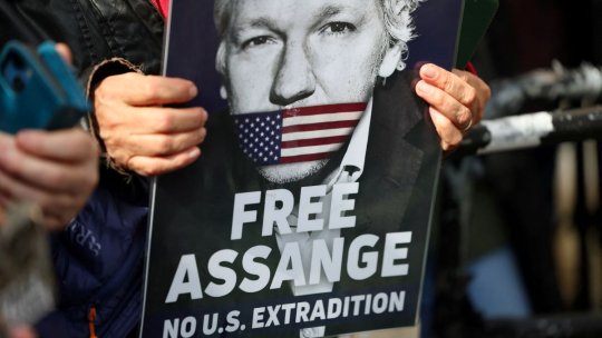 Julian Assange obține o amânare temporară a extrădării în SUA