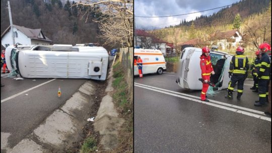 SUCEAVA: Cinci răniți, după ce un microbuz s-a răsturnat pe raza localității Prisaca Dornei
