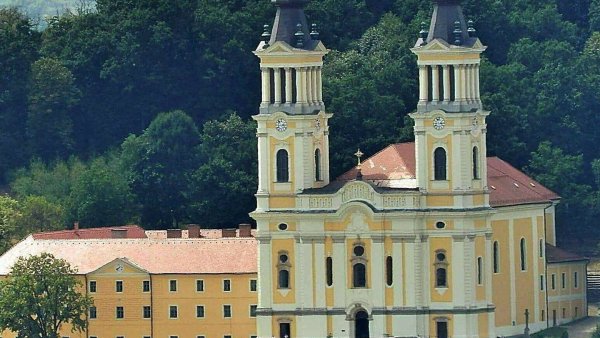 ARAD: La Basilica Papală Maria Radna au loc slujbele speciale de Paști