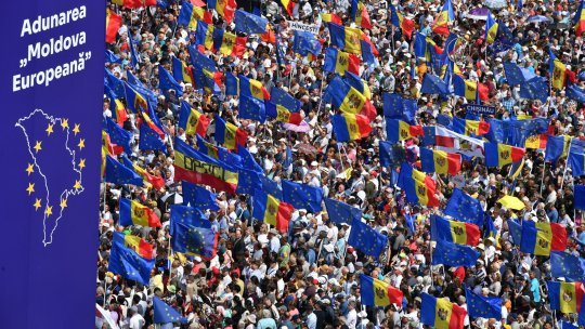 Peste jumătate dintre moldoveni ar vota pentru aderarea la UE
