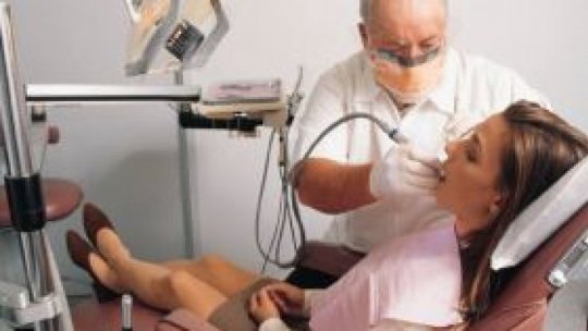 96% dintre români nu fac controale de rutină la stomatolog