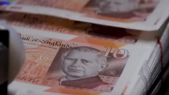 Regelui Charles al Marii Britanii i-au fost prezentate primele bancnote pe care apare chipul său