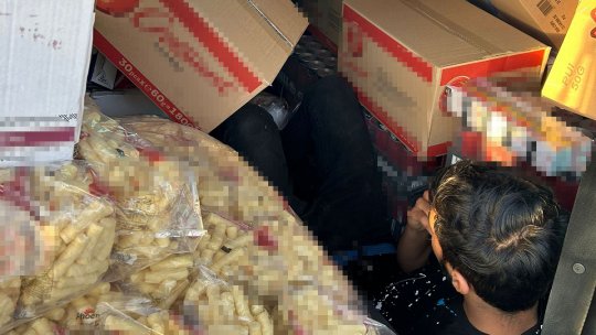 Adolescent ascuns printre saci cu pufuleţi, descoperit la PTF Borş II