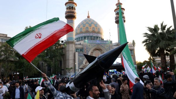 Iranul amenință cu un răspuns „dureros” la orice represalii după atacul asupra Israelului