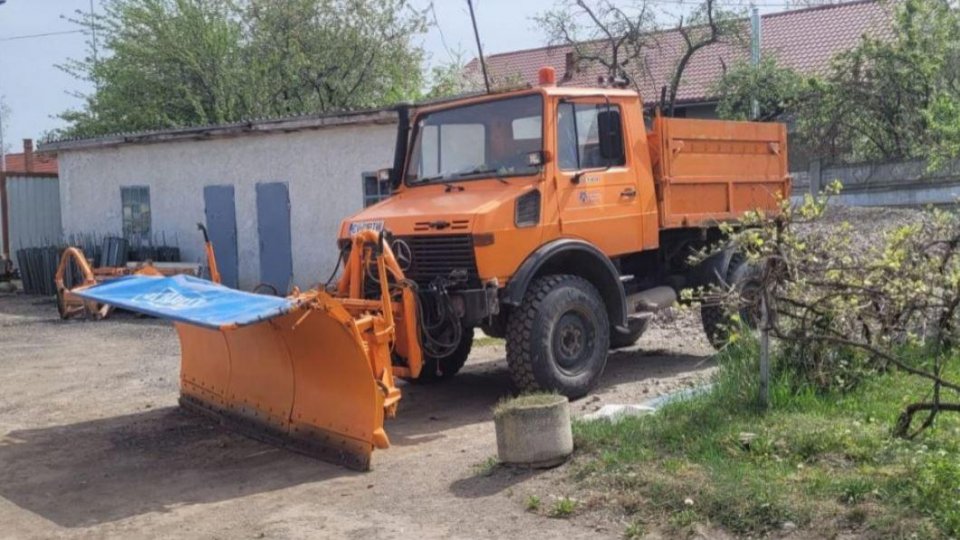 BRAȘOV: Autoritățile au pregătit utilajele de deszăpezire, ca urmare a scăderii temperaturilor
